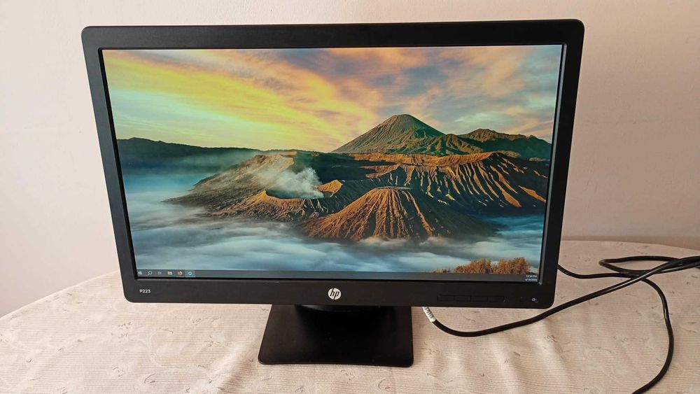 Монитор HP P223 22 инча - Като нов