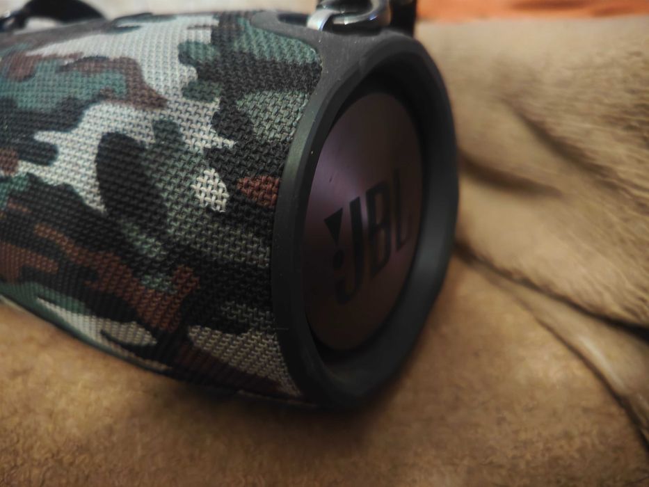 Продавам тонколона лаптоп слушалки