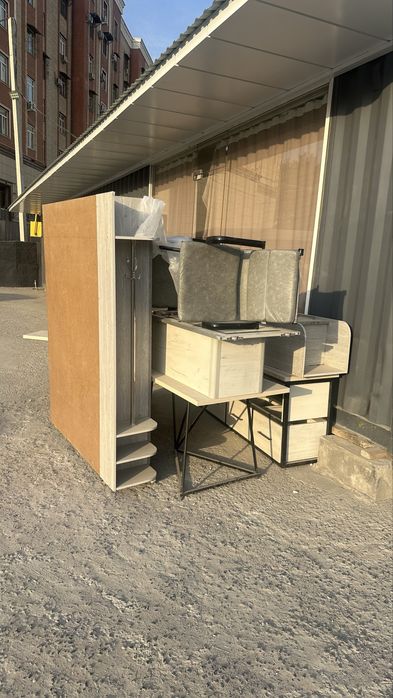 Комплект мебели Aiko — для офиса. Чуток пылью покрыло.