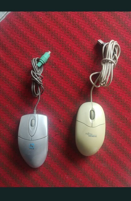 Mouse pentru calculator cu diferite mufe în stare perfectă de funcționare.