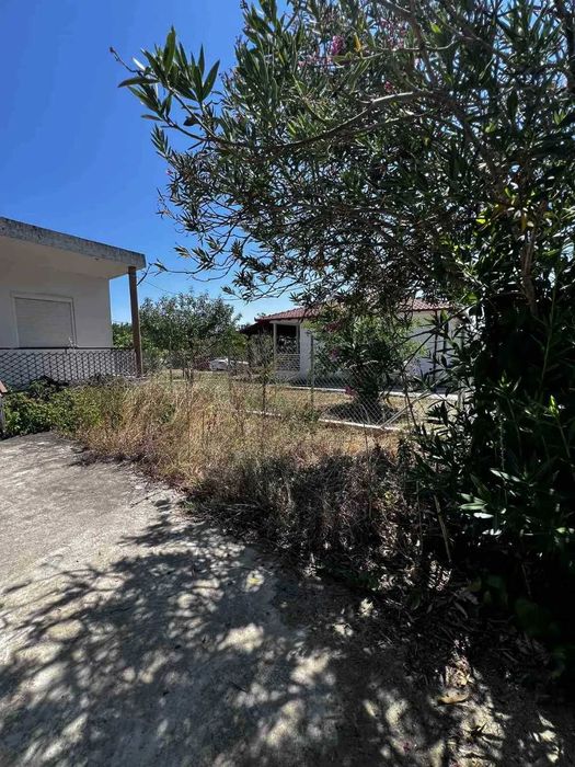 Къща с голям двор и възможност за строеж - Аспровалта