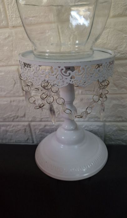 Посуда вазочки тарелки.