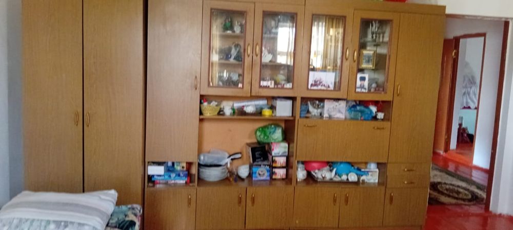 Сервант немесе гарнитур или стенка