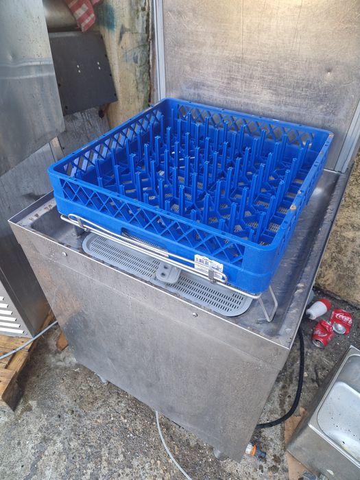 Mașina spălat vase cu sau fara capota, la 380v, cu ciclu scurt de spal