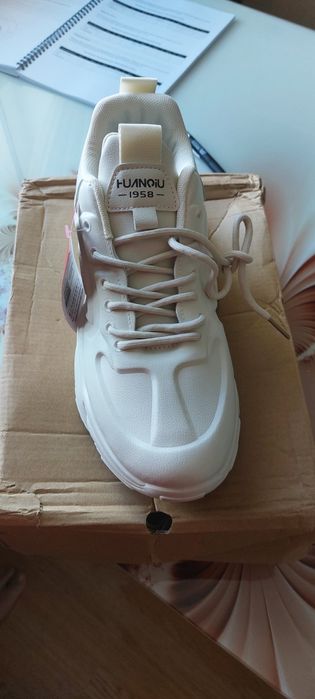 Кроссовки продам