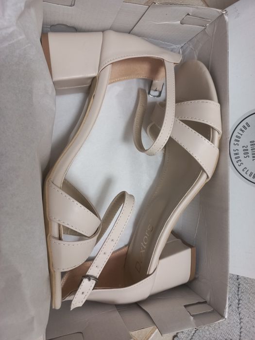 Sandale nude/bej deschis dama, mas. 40.5, cu bareta si toc gros