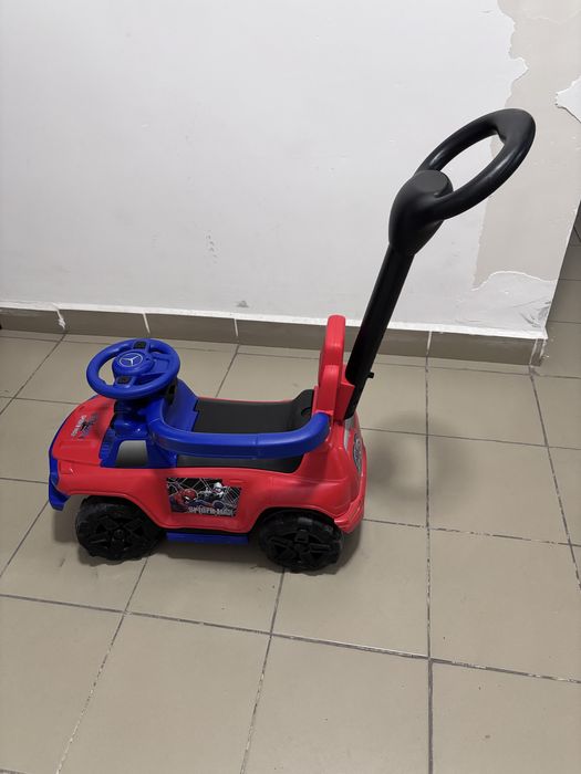 Машина толокар детский