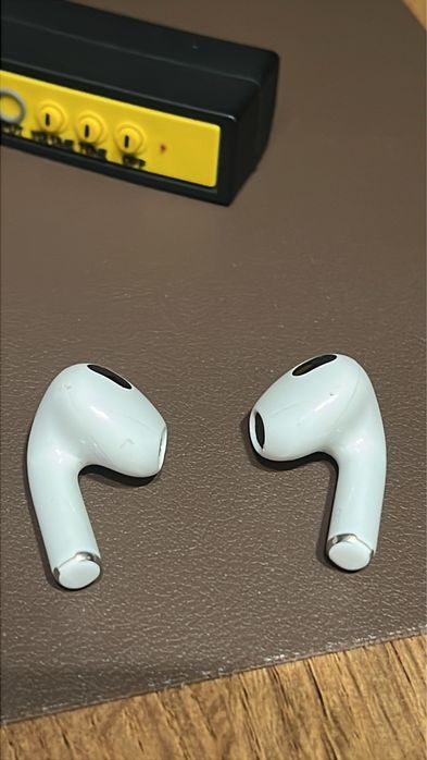 Продам Airpods 3