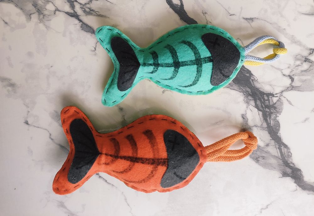 Продаются игрушки рыбки с погремушкой для  активных кошек и собак.