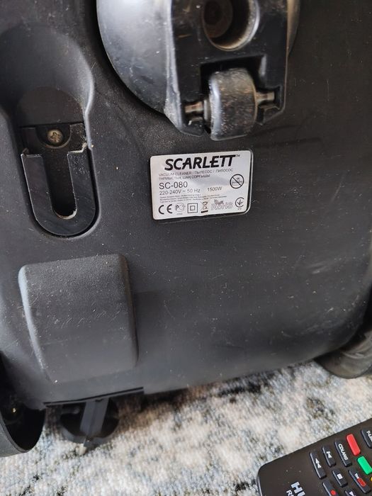 Продам компактный пылесос.