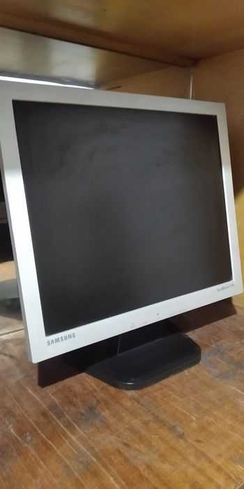 Монитор Самсунг 710v