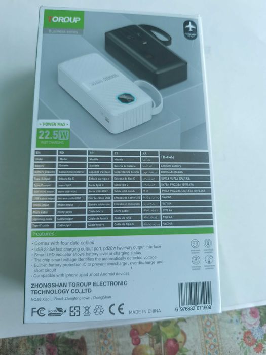 Baterie externa - power bank 40000 mAh cu cabluri si incarcare rapida