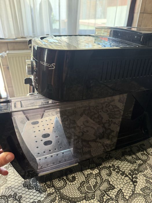 Expresor de cafea DeLonghi Magnifica S