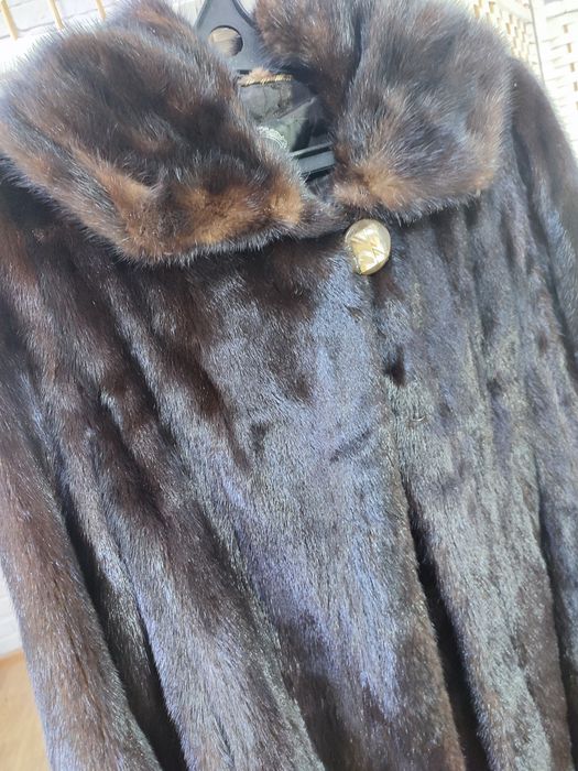 Продам шубу норковую.