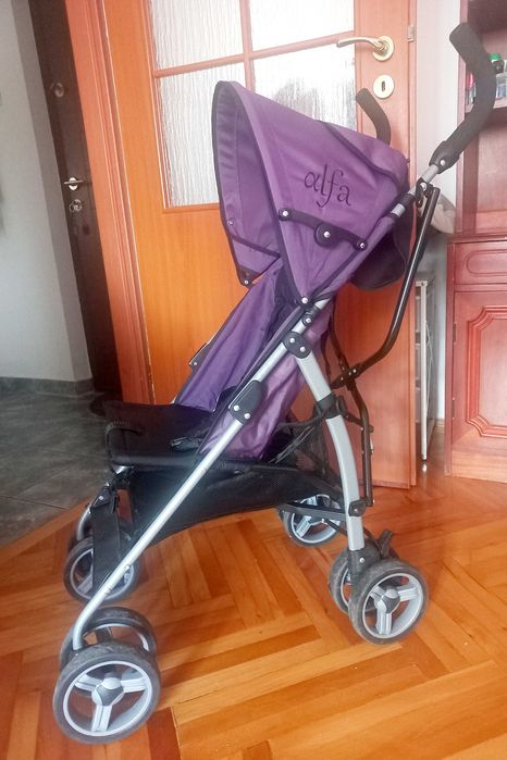 Vând cărucior pentru bebeluși.