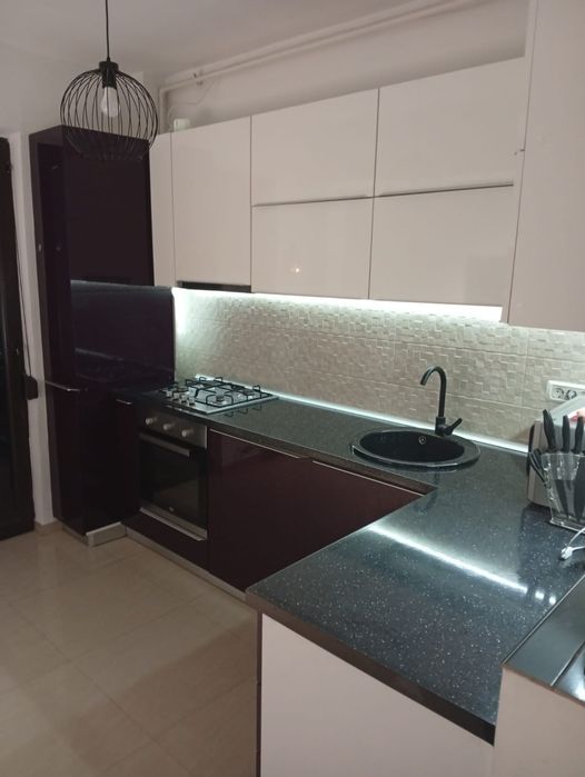 Vând ap 3-4 camere+ curte+ loc parcare -direct proprietar