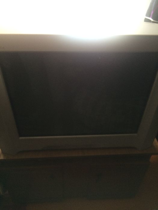 Продам телевизор вместе с подставкой