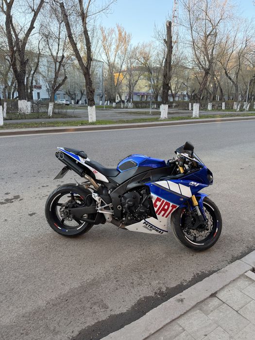 Yamaha R1 2010 линза