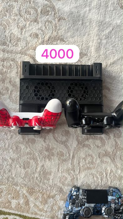 Продаются диски и джойстики для PS4.
