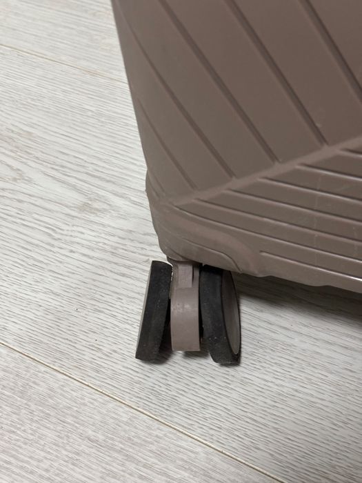 Чемоданы, размер L