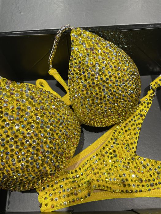 Costum bikini NPC nou cu eticheta