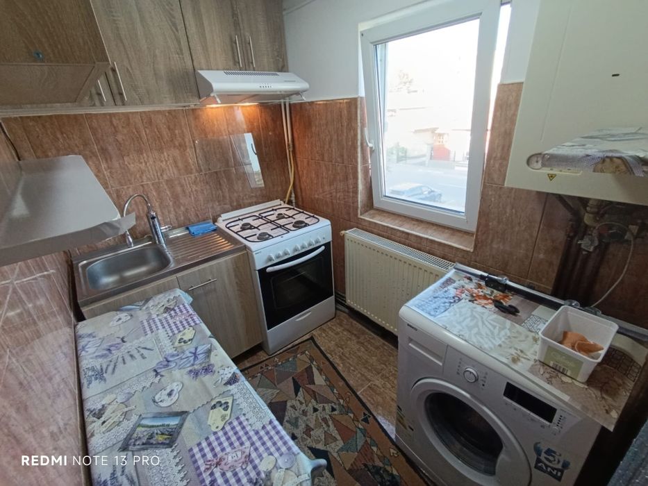 Închiriez garsonieră et.1 complet utilată
