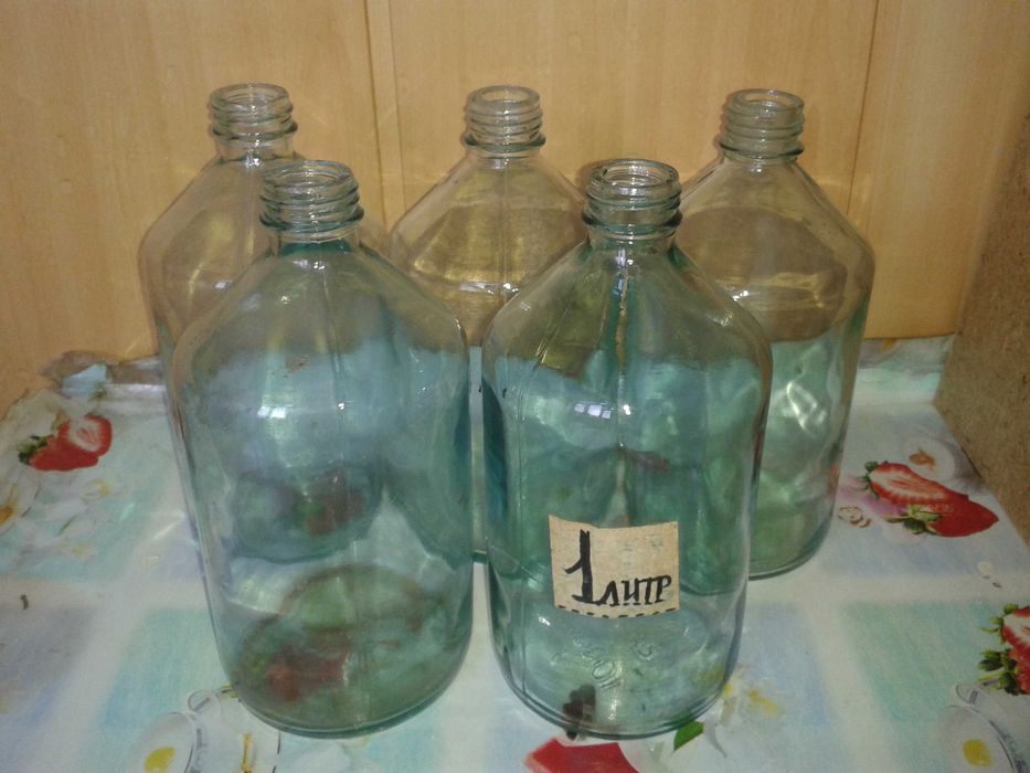 Продам стеклянные банки с резьбой