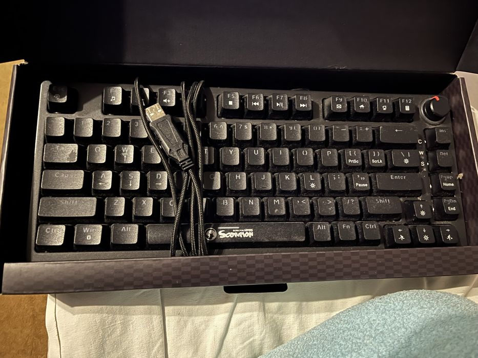Vand tastatura scorpion de gaming