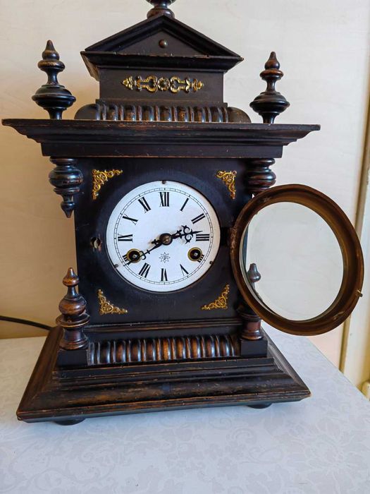 Античен настолен часовник от 1897 г.