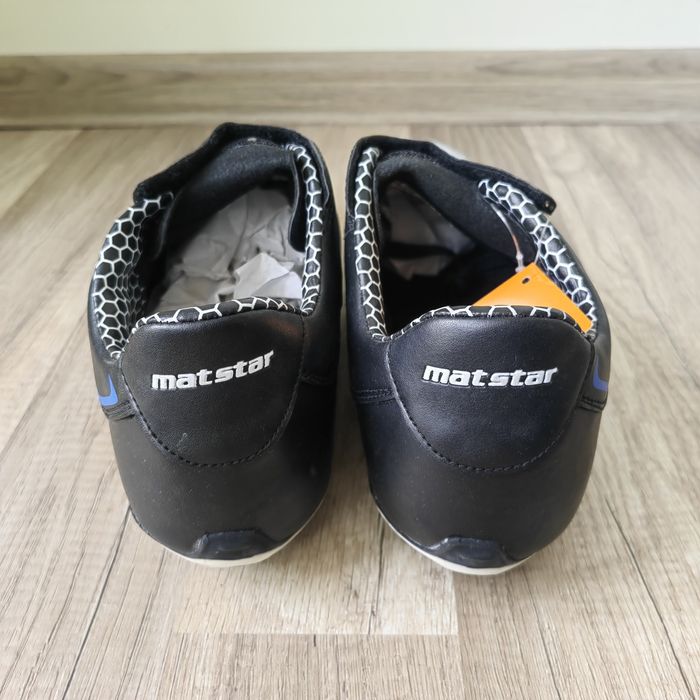 Футболни обувки, бутонки