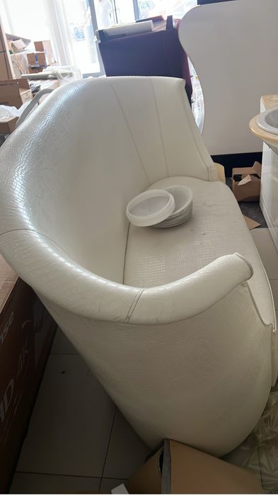 Usi din lemn si mobilier+accesorii baie in stare buna