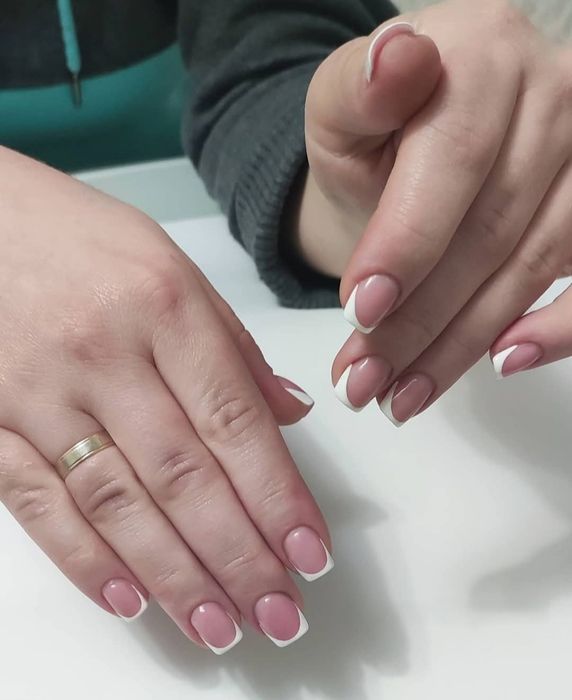 Mani, pedi, semi, întreținere etc. Deplasare la domiciliu clientului.