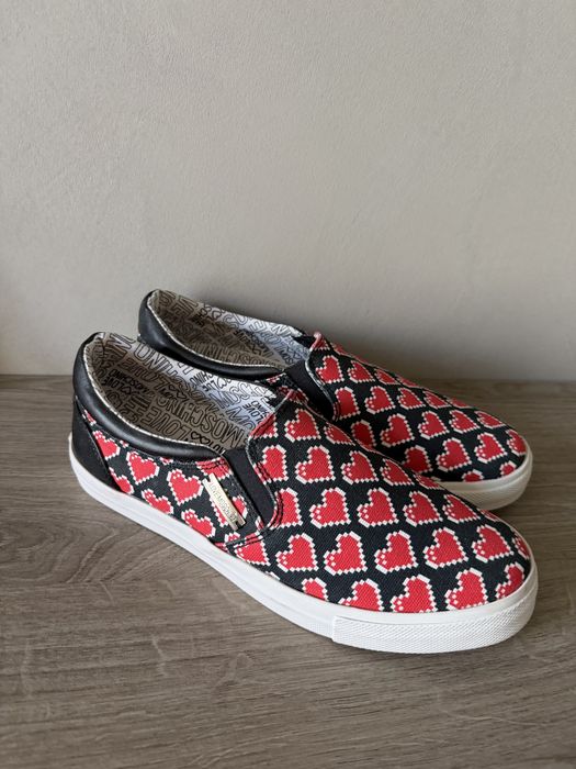 Продам слипоны Love Moschino