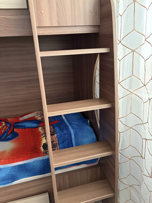 Двухъярусная кровать