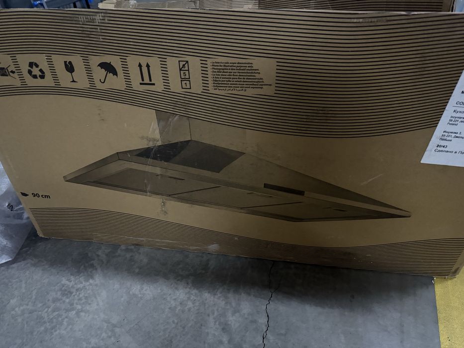 Кухонная вытяжка 90 см.
