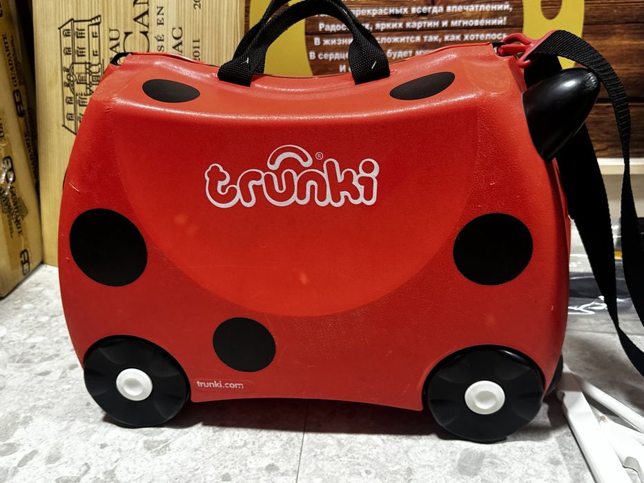 Trunki красный чемодан