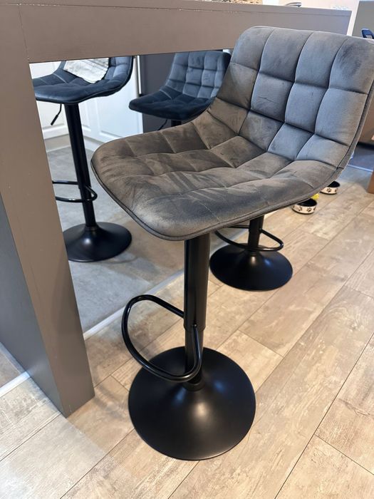 Scaune living tip bar