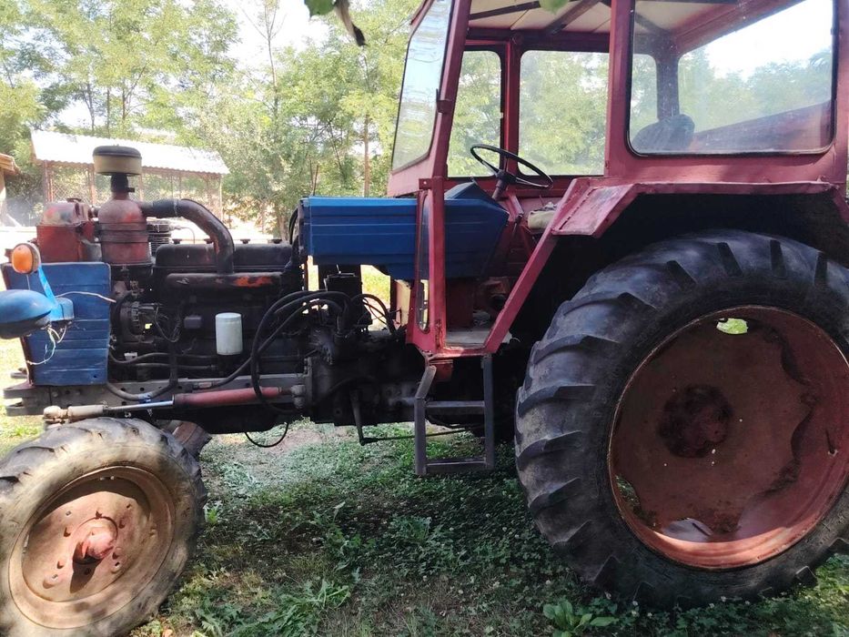vand tractor u650 in stare buna.