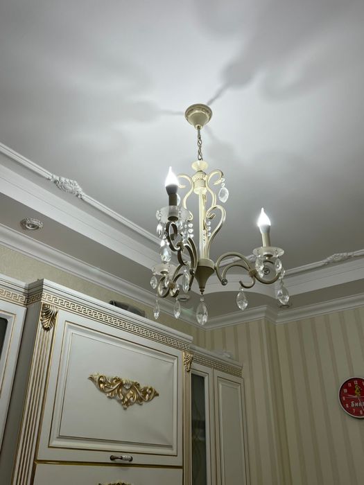 Люстра с трема лампочками