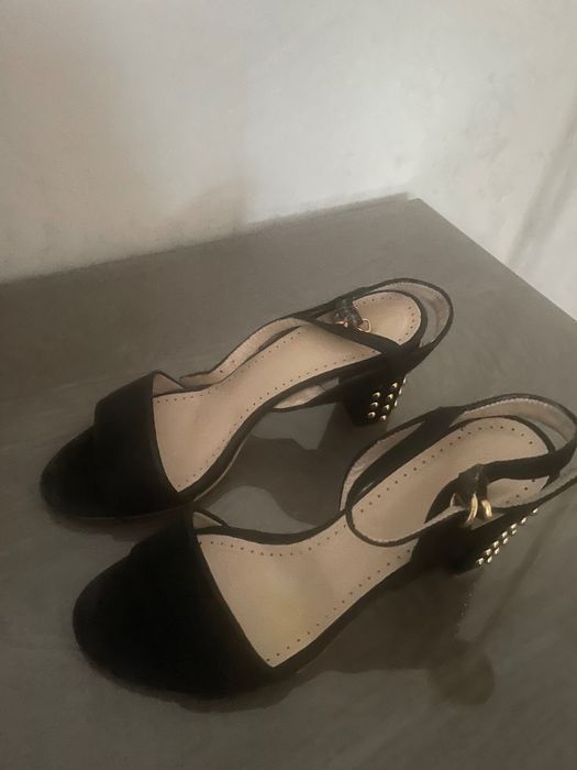 Продаю босоножки итальянские Corso Como