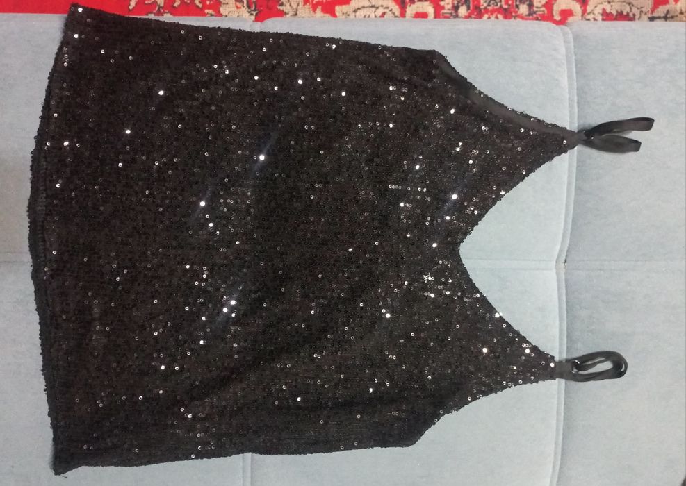 Продам   топ  топик   с пайетками  женский.