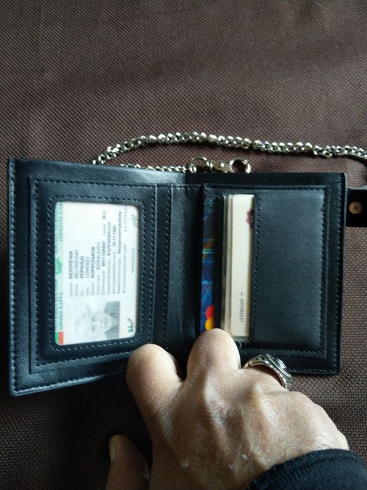 Портфейли от бизонска кожа