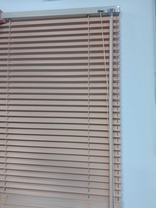 Чисто нови дървени щори на половин цена