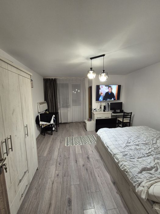 Garsoniera de vânzare Craiovei Pitesti total renovată