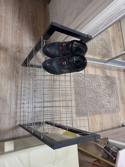 Продам стильную обувницу.