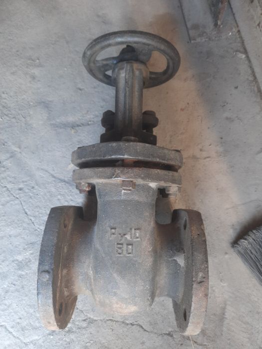 Задвижка почти новый