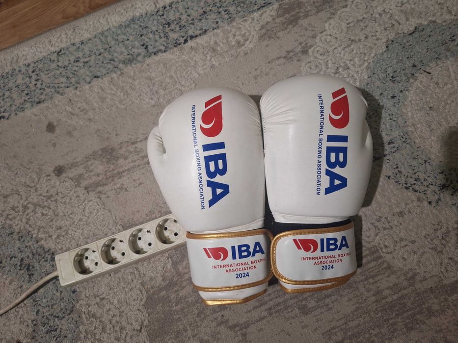 Боксерские перчатки