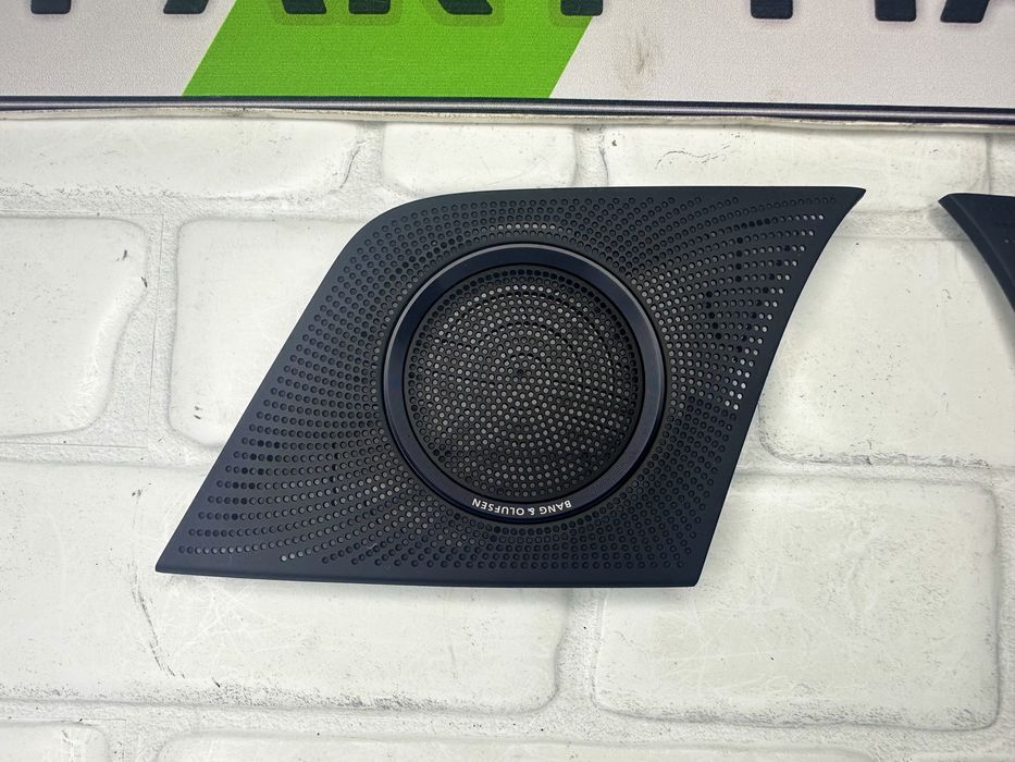 Решетки табло BANG&OLUFSEN AUDI Q5 SQ5 8R 8R0857228A 8R0857227A