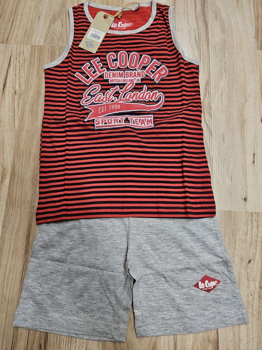 Продавам - чисто нова детска пижама Lee Cooper за 6 г.