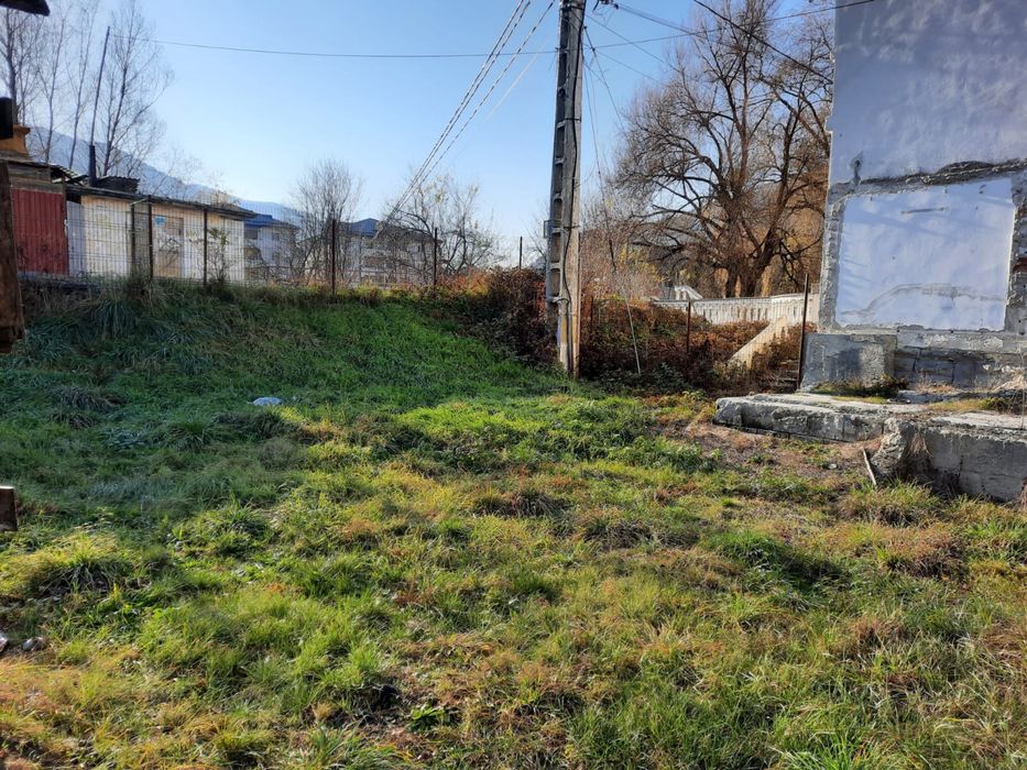 Vând teren intravilan Bicaz– utilități + acces bun